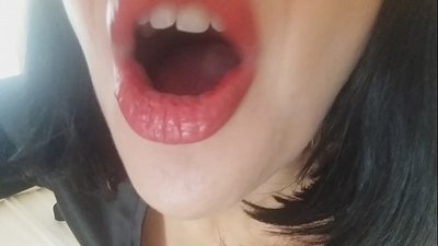 E te honi, kare to whaea kuia koe e tuku kia haere koe ki te kura i tenei ra... Kei te pirangi ahau ki a koe...